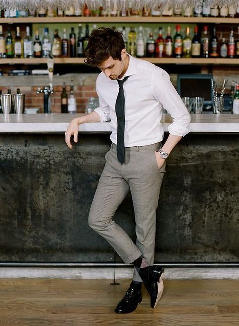 Shirt And Pants Combinations For Men, Folding Sleeves, Industrial Uniform, Bartender Uniform, Men Formal Outfit, Iso Photography, Suited Men, Cocktail Party Fashion, Nisolo Shoes