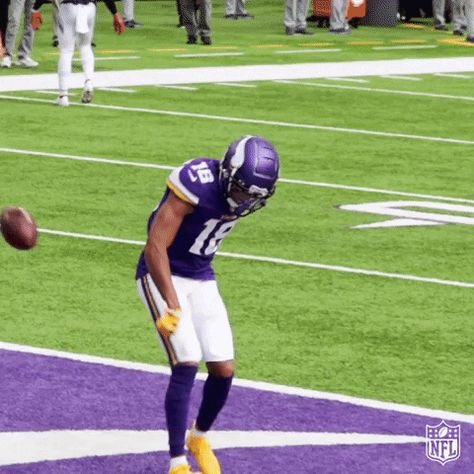 Nfl Gifs, Popular Dance Moves, Nfl Vikings, Baltimore Ravens Logo, Justin Jefferson, Happy Gif, Basketball Funny, Dancing Gif, Football Gif