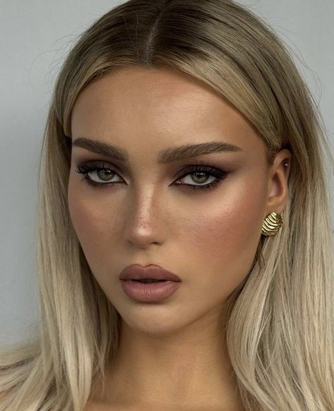 Smokey Eye Glam, Makeup Nude, Sultry Makeup, Blonde Hair Makeup, Eye Makeup Styles, Formal Makeup, Makeup For Blondes, Blonde Hairstyles, Soft Glam Makeup