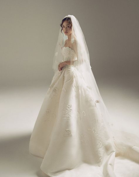 Min Hyorin, Corset Back Wedding Dress, Korean Wedding Dress, Classy Wedding Dress, Fotografi Vintage, Cinderella Wedding, Beautiful Wedding Gowns, White Wedding Dress, Dream Wedding Ideas Dresses