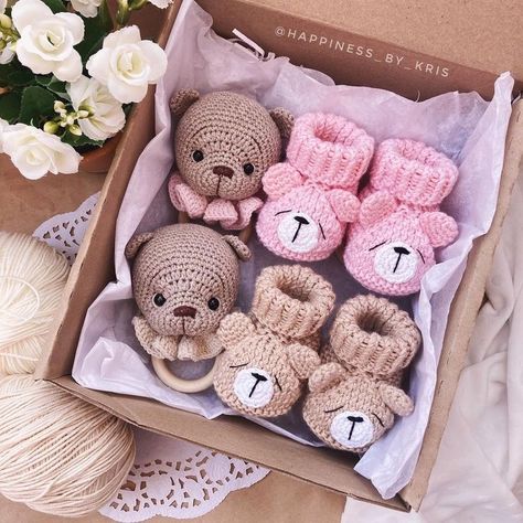 Newborn Gift Boxes, Crochet Baby Costumes, Crochet Baby Gifts, Crochet Baby Booties Pattern, Crochet Christmas Gifts, Baby Booties Pattern, Baby Gift Hampers, Baby Shower Gift Basket, Baby Crochet Patterns Free