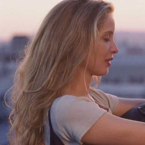 Pfp, matching icons Julie Delpy Aesthetic, Julie Delpy Hair, Before Sunrise Matching Pfp, Julie Delpy Style, Julie Delpy 90s, Julia Delpy, Before Sunrise Aesthetic, Celine Before Sunrise, 00s Hair