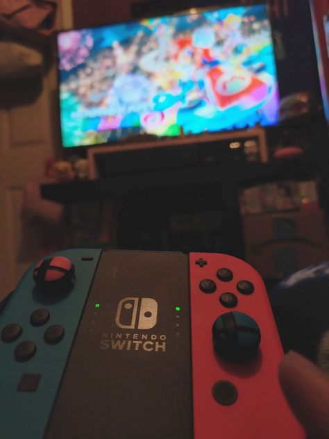 Quarantine insomnia on my Nintendo Switch Mario Switch, Mario Kart 8, Horror Themes, Minor Character, Phone Wallpaper For Men, Nintendo Switch Games, Mario And Luigi, Scott Pilgrim, Foto Ideas Instagram