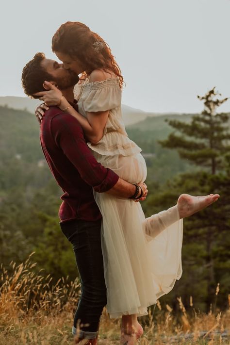 Romantic Forest Engagement Shoot Fairy Tale Photoshoot Couple, Fairy Couple Photoshoot, Soft Couple Poses, Kissing Poses, Photoshoot Couple, Romantic Couple Kissing, Couple Engagement Pictures, Romantic Photography, Romantic Photoshoot