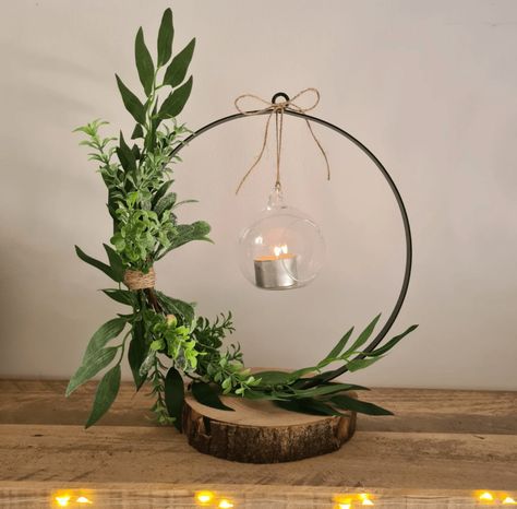 Table Centrepiece Ideas Simple, Party Centre Piece Ideas Diy, Hoop Centrepiece, Christmas Table Display, Simple Candle Centerpieces, Wood Slice Table, Rustic Centerpieces Diy, Centrepiece Christmas, Simple Centerpieces Diy