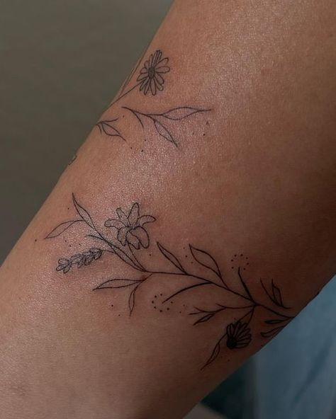 Leaf Flower Wrap Around Tattoo Arm, Dainty Leaf Vine Tattoo, Plant Tattoo Wrap Around Arm, Line Art Tattoos Back, Floral Wrap Around Bicep Tattoo Women, Dainty Flower Wrap Tattoo, Small Flower Wrap Around Tattoo, Dainty Arm Wrap Tattoos For Women, Wrap Leaves Tattoo