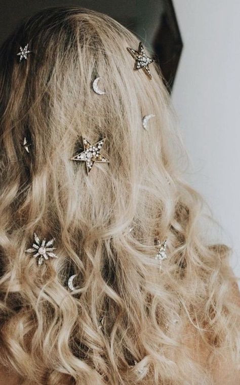 14 Times We Fell For Celestial Bridal Dresses and Accessories Coachella Hair, Lovely Kitchen, Limes, Hair Envy, Rehearsal Dinner, Street Styles, Pretty Hairstyles, Stars And Moon, Rolling Stones