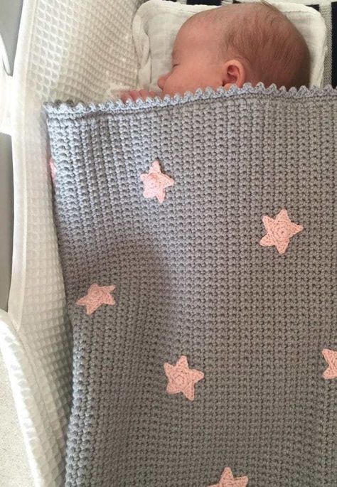 Baby Start Blanket by Love Crochet in 5 Free Baby Blanket Crochet Patterns to make in a weekend round-up on www.easyonthetongue.com Star Baby Blanket, Free Baby Blanket Patterns, Easy Crochet Baby Blanket, Crocheted Blanket, Star Blanket, Easy Crochet Baby, Crochet Stars, Haken Baby, Crochet Simple