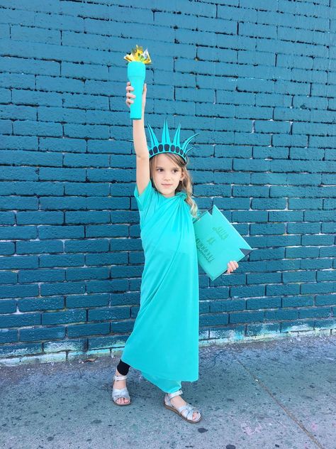 Statue Of Liberty Outfit, Diy Statue Of Liberty Costume, Diy Statue Of Liberty, Lady Liberty Costume, Diy Statue, Statue Of Liberty Costume, Statue Of Liberty Crown, Liberty Kids, Make Your Own Costume