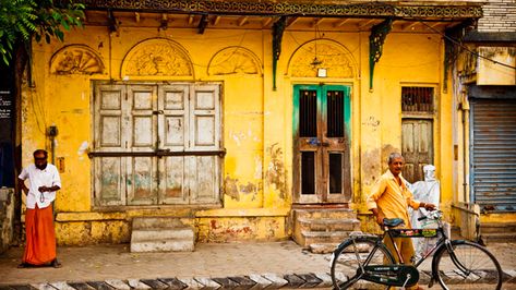 Explore Chennai - its traditional roots & rich heritage: Feel the spirit of a city with deep-rooted traditions and a rich heritage Chennai Street Photography, Trip To Maine, India Images, Italian Architecture, Restaurant Guide, Madhya Pradesh, Indian Aesthetic, Bhutan, Old Building