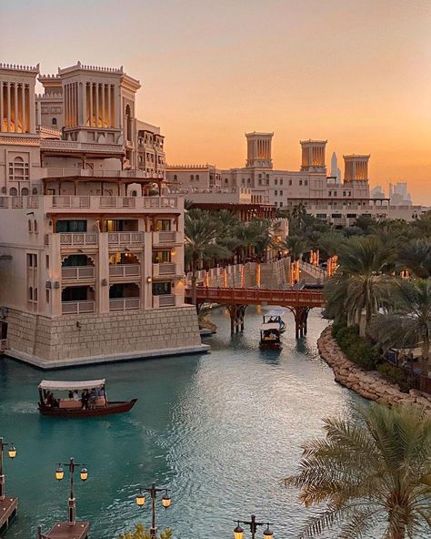 Madinat Jumeirah, Dubai Activities, Visit Dubai, Sunset View, Sunset Views, 25 Years Old, The Magic, Dubai, Around The Worlds