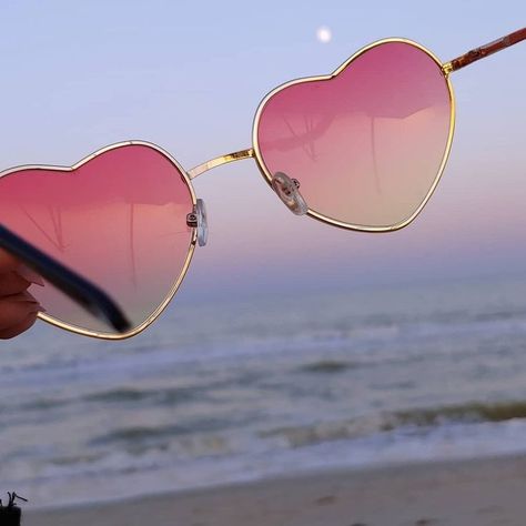 Rose Colored Sunglasses, Vinyl Paintings, Glasses Aesthetic, Sunglasses Aesthetic, Classy Glasses, Luxury Cars Audi, Phone Backgrounds Quotes, Heart Shaped Glasses, Heart Glasses