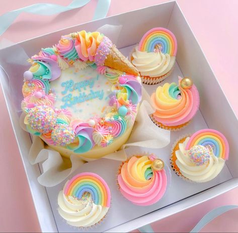 Pastel Rainbow Cupcakes Ideas, Rainbow Bento Cake, Rainbow Frosting Cake, Cake Trends 2024, Pastel Rainbow Cupcakes, Cake Bento, Pastel Rainbow Cake, Deco Cupcake, Birthday Cake Decorating Ideas