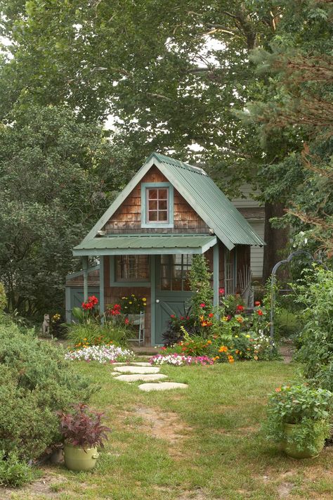 Cottage Aesthetic, Cottage Exterior, Cottage In The Woods, Dream Cottage, Small Cottage, Wedding Vintage, Bloxburg House Ideas, Cabins And Cottages, Cute House