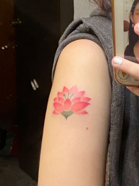 Nana Osaki Tattoo Lotus, Red Flower Tattoo Nana, Nana Flower Tattoo, Cute Tattoos Anime, Nana Ren Flower Tattoo, Nana Tatoos, Nana Anime Tattoo, Nana Tattoo Ideas, Red Lotus Tattoo