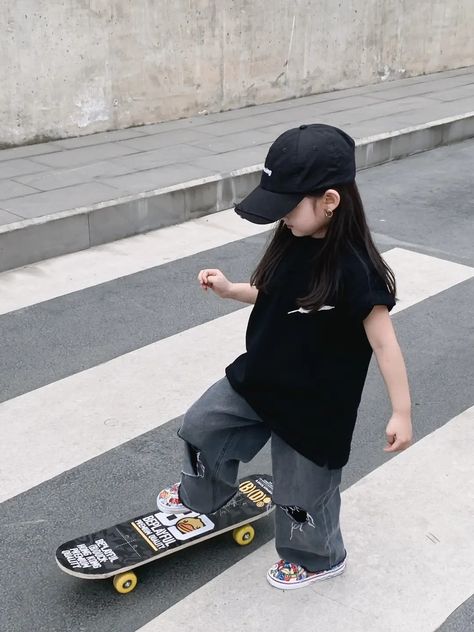 Korean Kids Girl, Korean Kids Fashion, Boyish Girl, Parents Love, Kids Ootd, Kids Dress Up, Foto Tips, Kids Fashion Clothes