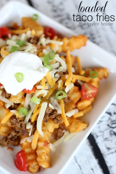 Loaded Taco Fries, Loaded Fries, Ore Ida #oreidamom #ad Taco Fries, Cheesy Fries, Loaded Fries, Fries Recipe, Food Blogs, Mexican Dishes, Green Onions, Potato Recipes, Nachos