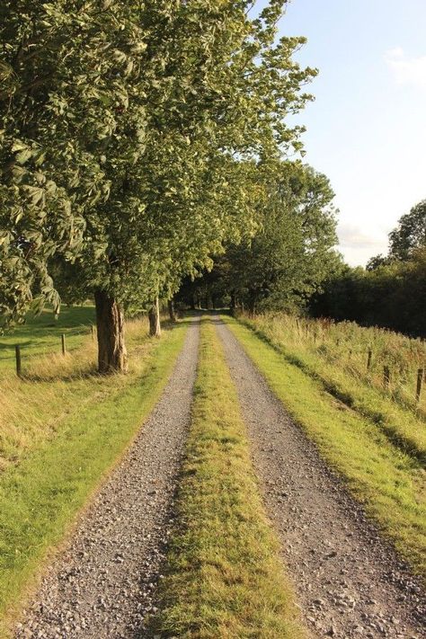 Country Sides, Cottages Uk, Country Photos, Luxury Cottages, England Countryside, Stone Driveway, Driveway Design, Luxury Cottage, Private Home