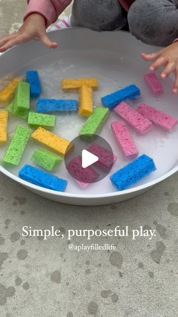 Toddler Sensory, Sensory Activity, Baby Learning Activities, Learn And Play, Toddler Play, Sensory Bin, Toddler Learning Activities, Water Play, Water Water