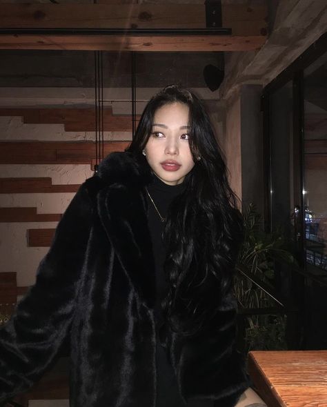 Black Fluffy Jacket Outfit, Black Fur Outfit, Fluffy Coat Outfit, Black Fur Coat Outfit, Fluffy Jacket Outfit, Black Fluffy Coat, Black Fluffy Jacket, Black Jacket Outfit, Fur Outfit