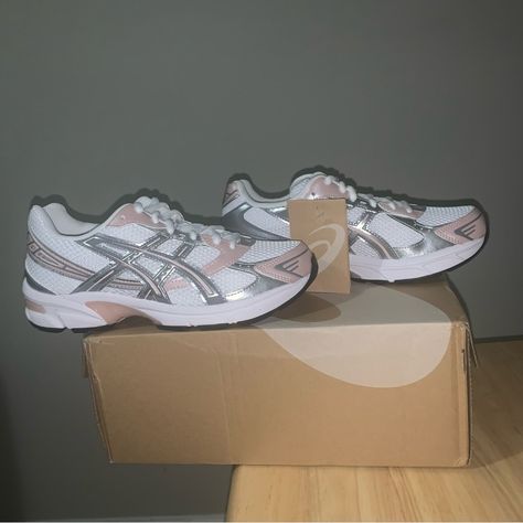 Asics Gel 1130 White Neutral Pink . Women’s Size 5.5 , 6 , 6.5 , 7 , 7.5 , 8 , 8.5 , 9 , 9.5 , 10 . New With The Original Box . Asics Gel 1130, Pink Asics, Pretty Sneakers, Neutral Pink, Shoes Asics, Cinderella Shoes, Christmas Clothes, Asics Men, Girly Shoes