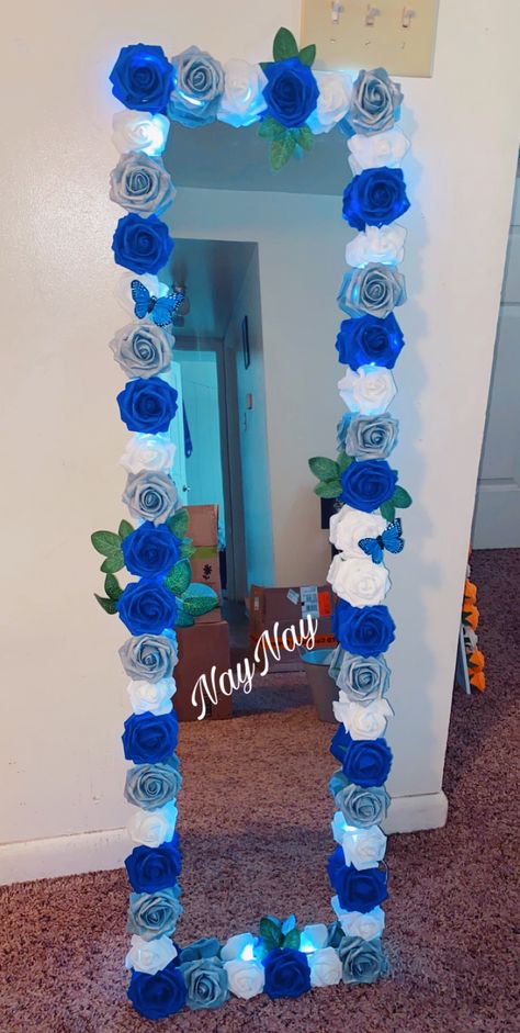 Flowered Mirror Diy, Pretty Mirrors Bedroom Decor, Bedroom Ideas Royal Blue, Blue Butterfly Room Ideas, Light Blue Aesthetic Bedroom Ideas Butterfly, Diy Stitch Room Decor, Blue Butterfly Bedroom Ideas, Room Inspo Light Blue, Stitch Bedroom Decor Ideas