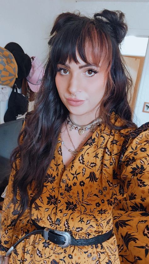 Boho style fliral print rose gold half babgs Shoulder Length Space Buns, Half Up Half Down Space Buns Curly Hair, Festival Hair Bangs, Space Buns Bangs, Half Bangs, Space Buns With Bangs, Space Buns With Braids, Beyonce Mood, Bev Cart