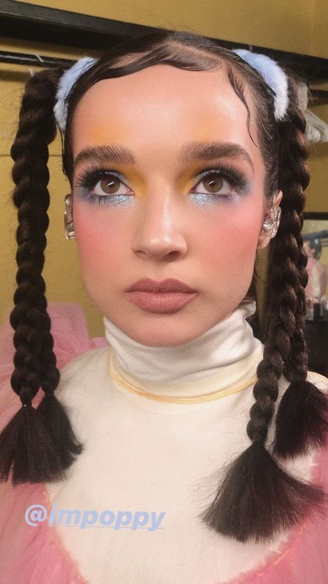 Poppy Makeup, Im Poppy, That Poppy, Bubblegum Pop, Make Up Inspo, Popular People, Cat Hair, Editorial Makeup, Doja Cat