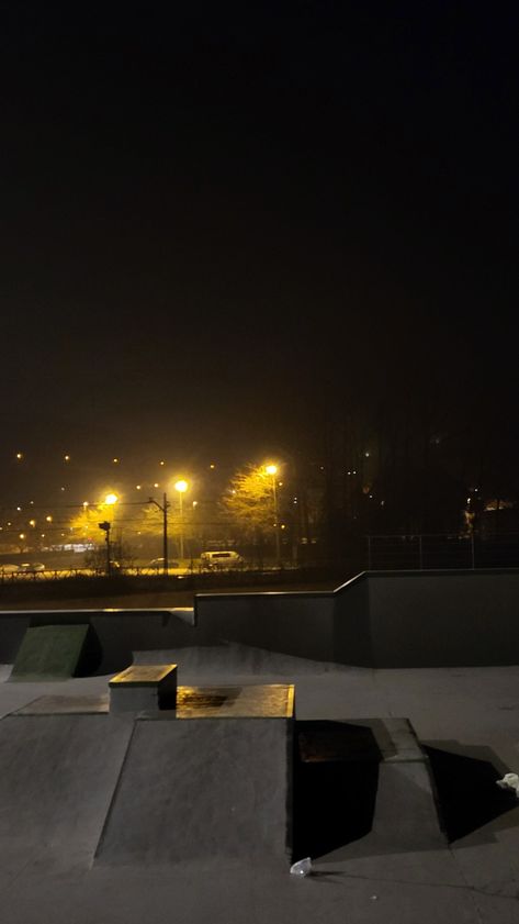 Skate Park At Night Aesthetic, Skatepark Aesthetic Night, Skatepark At Night, Skate Park Night, Skatepark Background, Skatepark Aesthetic, Late Night Skating, Skate Park Aesthetic, Skate Background