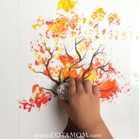 262 Likes, 13 Comments - Kiara Sierra COTA/L (@cota_mom) on Instagram: “🍂 Foil Printed Fall Tree Art 🍂 . Have you even crinkled up tin foil and painted with it? Me neither…” Fall Leaf Tree, Fall Tree Art, Boom Kunst, Me Neither, Fall Arts And Crafts, Fall Tree, Easy Halloween Crafts, Tin Foil, Autumn Crafts