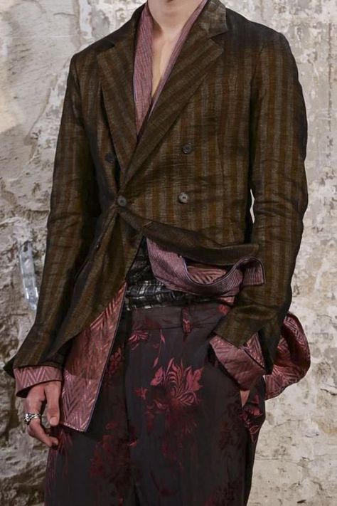 Haider Ackermann Menswear, Haider Ackermann, Poses References, Mens Fashion Summer, Mens Spring, 2015 Fashion, Yohji Yamamoto, Spring Summer 2015, Fantasy Fashion