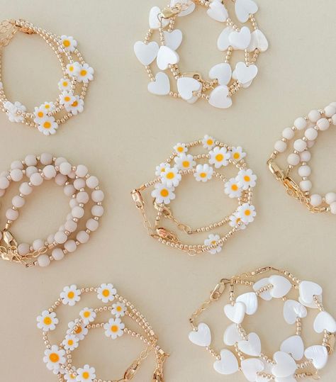 Quality and style you can only find with Littlelundsco 🌼 Cool Accessories Aesthetic, Aesthetic Bracelets Ideas, Jwellary Unique, Diy Necklace Designs, Aesthetic Bracelet, Diy Beaded Bracelets, Beads Design, Diy Jewelry Unique, Beaded Jewels