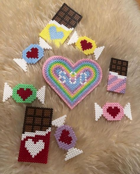 Candy Perler Bead Patterns, Candy Perler Beads, Perler Beads Candy, Food Perler Bead Patterns, Hama Beads Food, Perler Bead Food, Food Perler Beads, Melty Bead Designs, Candy Pattern