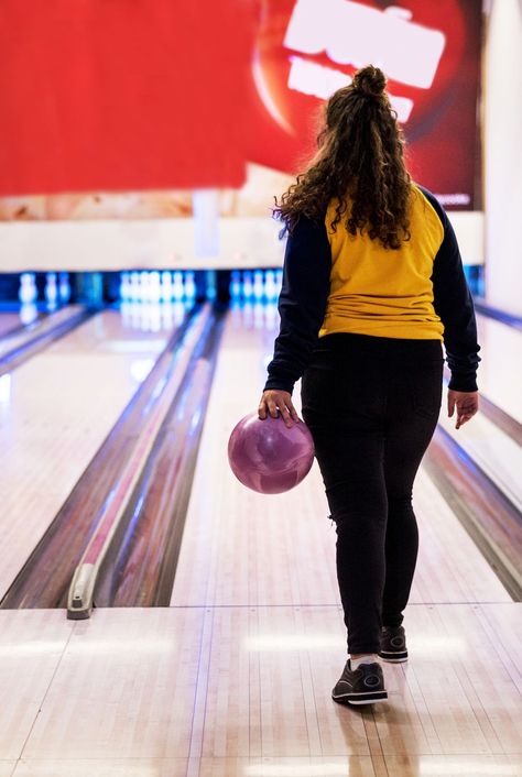 Girl about to roll a bowling ball hobby and leisure concept Bowling Date Outfit, Bowling Outfit Ideas, Bowling Date, Great Date Ideas, Bowling Outfit, Cheap Date Ideas, Dating Ideas, Cute Date, Date Idea