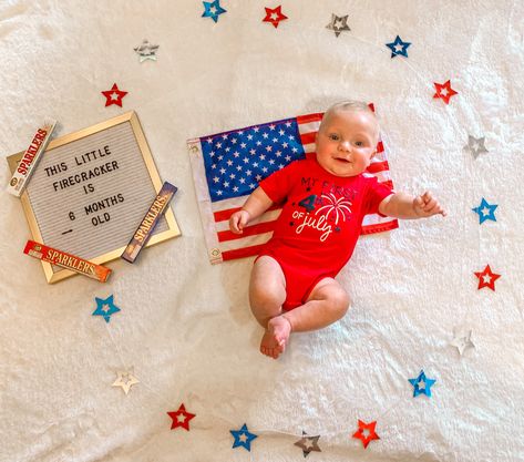 Baby Holiday Pictures, 3 Month Old Baby Pictures, Baby Holiday Photos, 4 Month Baby, Baby Milestones Pictures, Monthly Pictures, Monthly Baby Pictures, 3 Month Old Baby, Monthly Baby Photos