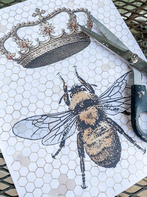 Get Your Free Vintage Bee and Crown Free Printable Queen Bee Decorations, Vintage Bee Decor, Bee Images Free Printable, Bee Printables Free, Bee Patterns Printable, Diy Decor On A Budget, Printer Crafts, Bee Scrapbook, Free Printable Artwork