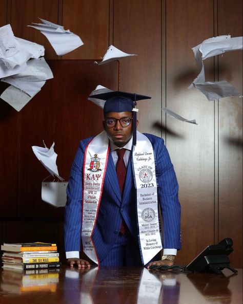 Graduation Picture Ideas For Men, Masters Graduation Pictures Men, Business Graduation Photoshoot, Black Men Graduation Pictures, Business Graduation Pictures, Graduation Photography Men, Ideas For Graduation Pictures, Male Graduation Pictures, Hbcu Graduation