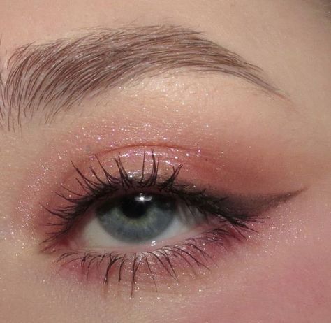 Pink Graduation Makeup, Maquillage On Fleek, Sparkly Makeup, Rose Makeup, Prom Eye Makeup, Pink Eye Makeup, Cute Eye Makeup, Eye Makeup Pictures, Ethereal Makeup