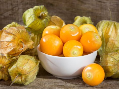 Goldenberries Golden Berry, Golden Berries, Kidney Function, Help Losing Weight, Exotic Fruit, White Bowls, Food Design, Health And Nutrition, Health Benefits