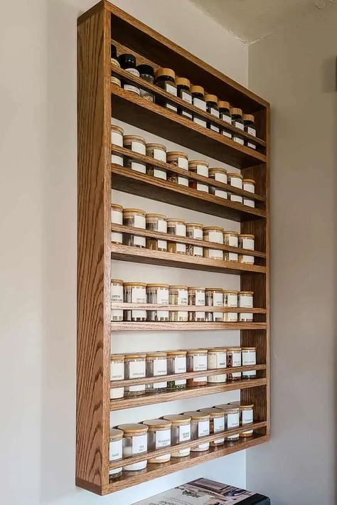 DIY Wooden Spice Rack Diy Wooden Spice Rack, Rack Organization Ideas, Spice Rack Hack, Smallest Kitchen, Best Spice Rack, Wall Spice Rack, Spice Rack Organization, Pantry Space, Diy Spice Rack