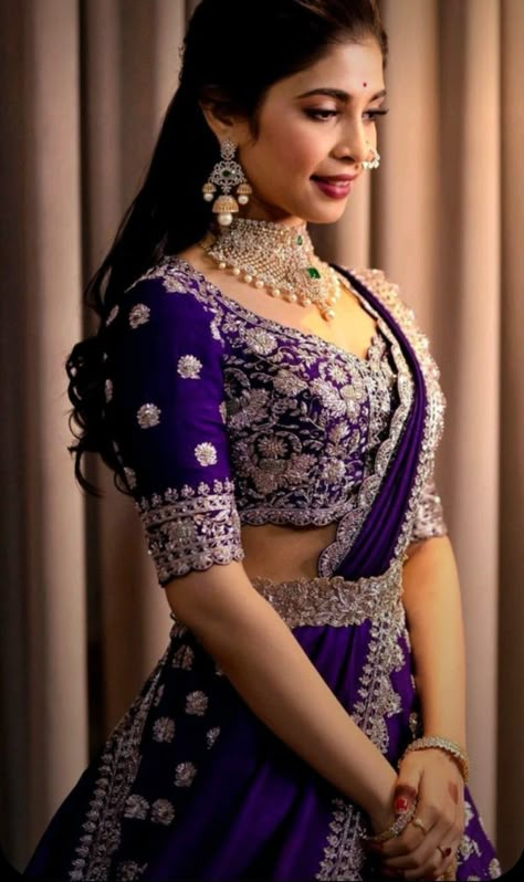 Reception Look Bride Indian Lehenga, Bride Reception Dresses, Long Blouse Designs, Lehenga Saree Design, Latest Bridal Lehenga, Wedding Lehenga Designs, Lehenga Designs Simple, Wedding Saree Blouse Designs, Indian Bride Outfits