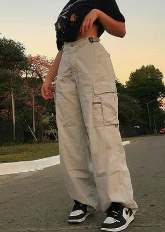 Beige Cargo Pants, Cargo Outfit, Cargo Pants Outfits, Cargo Pants Outfit, Baggy Clothes, Cute Pants, Cargo Pants Women, Teenage Fashion Outfits, Casual Style Outfits