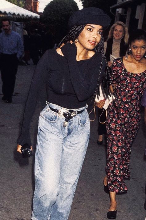 90s Jeans Outfit, Janet Jackson 90s, Black 90s Fashion, Looks Hip Hop, 90s Inspired Outfits, Walking Down The Street, 90s Hip Hop Fashion, Look Retro, Outfit 90s