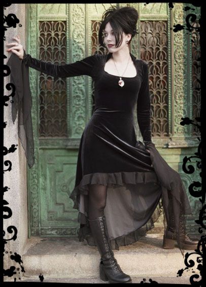 Circee Chiffon Velvet Gothic Couture Rosemortem dress Beautiful lining! Goth Attire, Romantic Goth Outfits, Gothic Gowns, Gothic People, Carpe Noctem, Street Goth, Outfit References, Trad Goth, Dark White