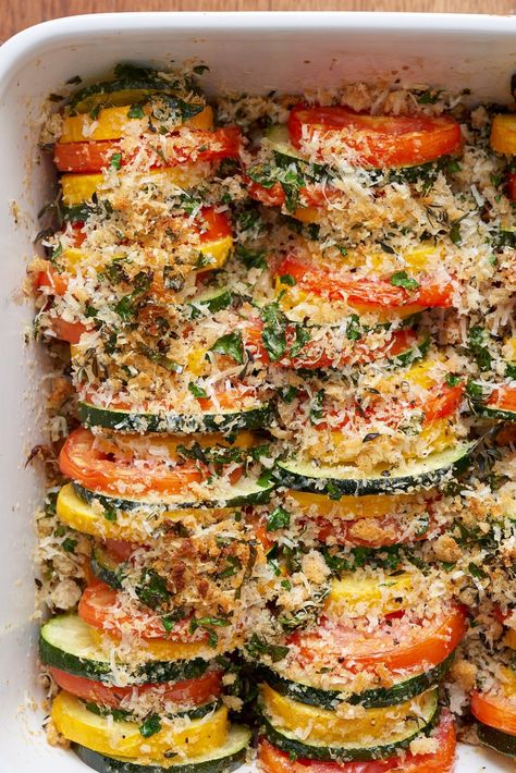 This summer vegetable dish is worth turning the oven on for. When zucchini and tomatoes are ruling the summer, this summer vegetable gratin recipe is just what you need to get rid of any tomatoes that are aboout ready to retire. This super easy and healthy recipe is bequeathed with tomatoes, zucchini squash,  kosher salt, black pepper, breadcrumbs and Parmesan cheese Healthy Frozen Vegetable Recipes, Potluck Recipes Vegetarian, Summer Tomato Recipes, Potluck Vegetable Dishes, Vegetarian Potluck Dishes, Frozen Zucchini Recipes, Vegetarian Potluck Recipes, Veggie Heavy Recipes, Vegan Potluck Recipes