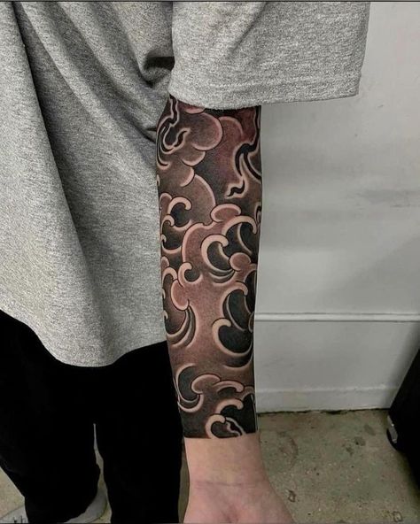 Japanese Forearm Tattoo, Japanese Cloud Tattoo, Wave Tattoos, Traditional Japanese Tattoo, Japanese Tattoo Artist, Japanese Snake Tattoo, Tatoo Styles, Wave Tattoo Design, Full Tattoo