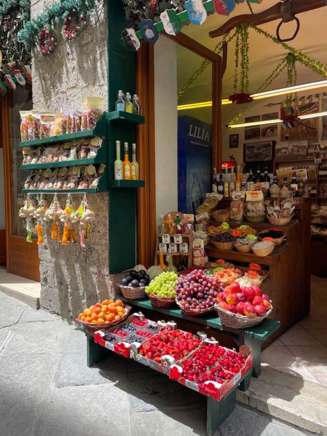 Shopping In Italy Aesthetic, Siena Photo Ideas, Sienna Italy Aesthetic, Italian Vacation Aesthetic, Mediterranean Lifestyle Aesthetic, Siena Italy Aesthetic, Italian Lifestyle Aesthetic, Italian Vibes Aesthetic, Italy Vacation Aesthetic