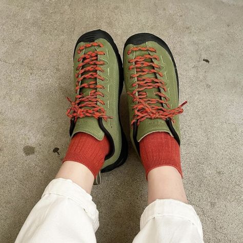 Keen Shoes Outfit, Keen Jasper Outfit, Keen Jasper, Textiles Fashion, Sneakers Outfit, Suho, Hiking Shoes, Cute Shoes, Sock Shoes