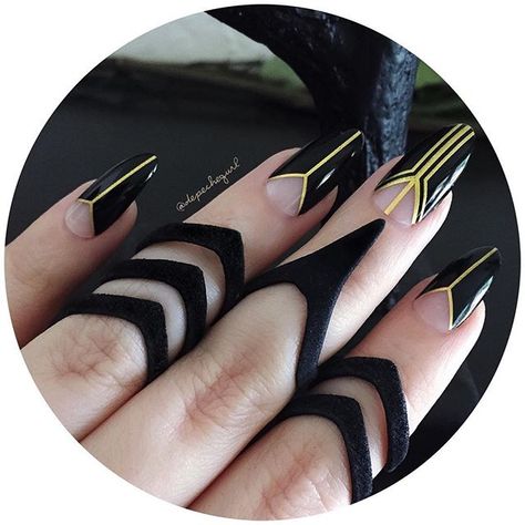 Nails are the Bae Stiletto Set by @nailhur @depechegurl Instagram coupon code for 10% off the nails Black And Gold Nails, Unghie Nail Art, Art Deco Nails, Gold Nail Designs, Gold Nail Art, Black Nail Art, Gold Hair Accessories, Gold Nail, Super Nails