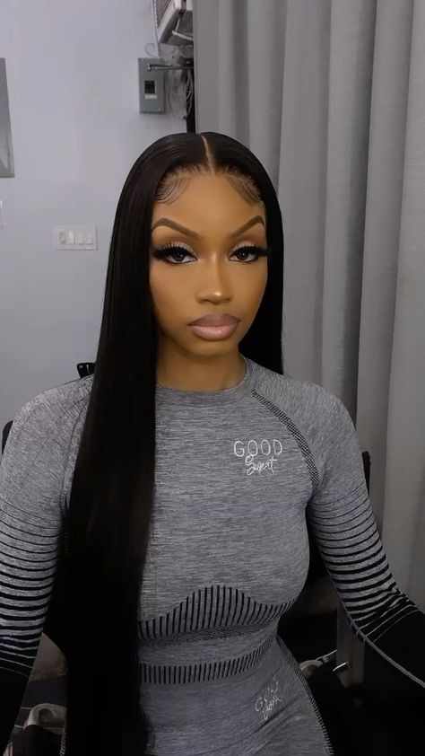 Straight Frontal Wig Hairstyles, Straight Wig Hairstyles Black Women, Black Long Wig, Prom 2k24, Hairstyle Prom, Baddie Instagram, Hair Photoshoot, Exotic Hairstyles, Glitter Makeup Looks